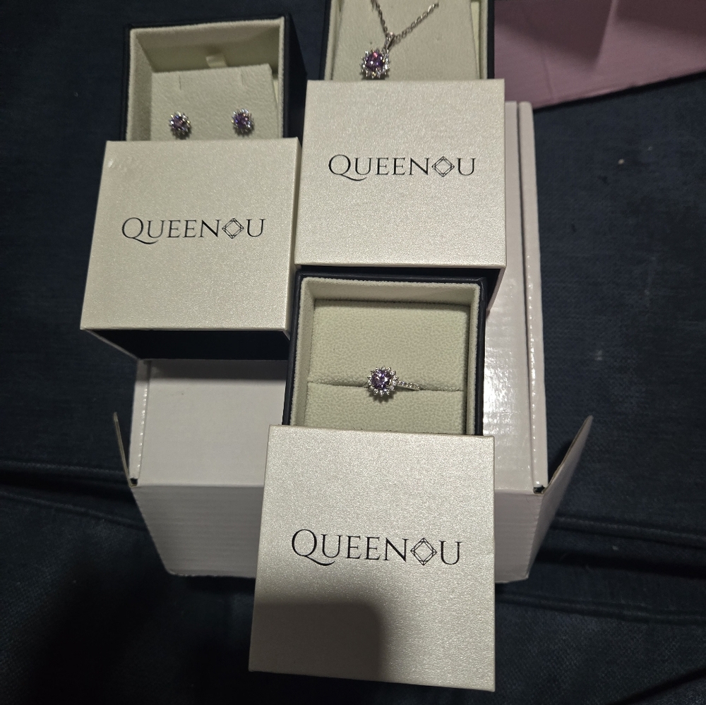 Elegant Silver and Purple Pendant Necklace
